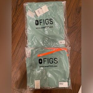Figs NWT Top and Bottom Size Small